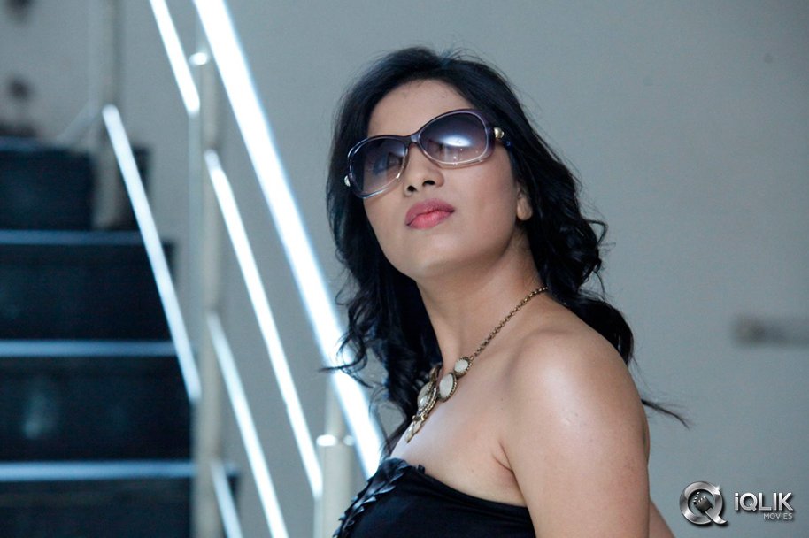 Srushti-Dange-at-April-Fool-Movie-Platinum-Disc-Function